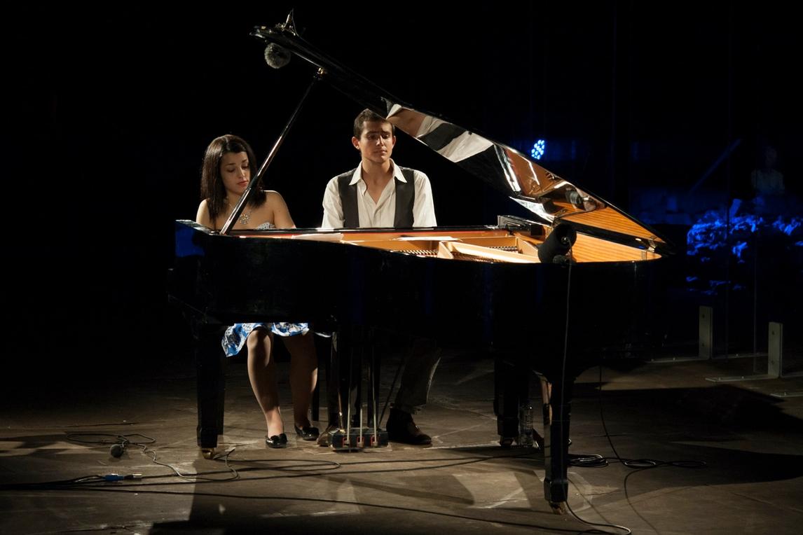 Willanny Darias and Guy Mintus playing the piano together at the Samos Young Artists Festival