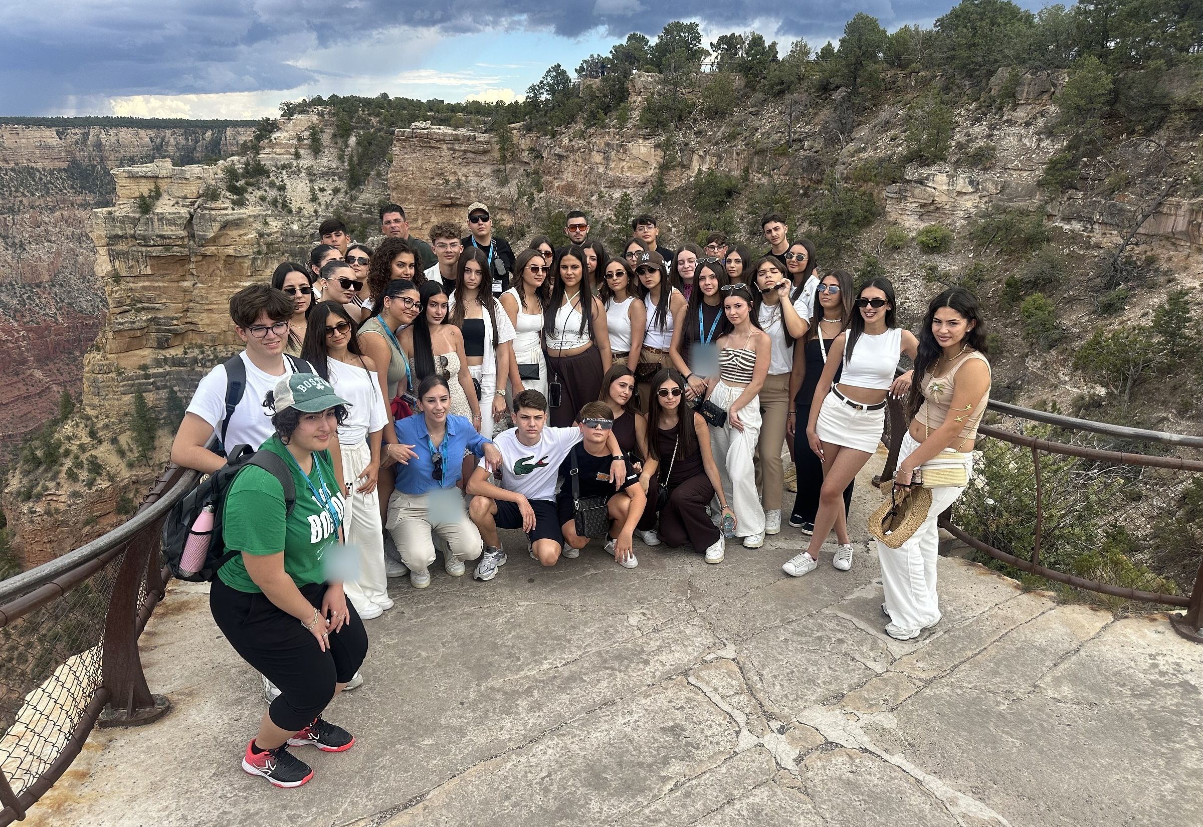 A YES USA group at a Grand Canyon overlook