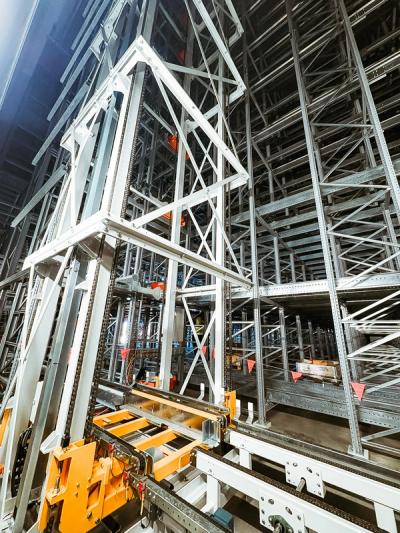 Automated pallet lift and bulk storage - 4way Shuttle Automation