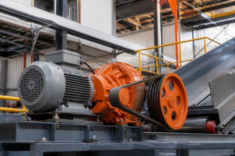 Conveyor drive system components and power transmission