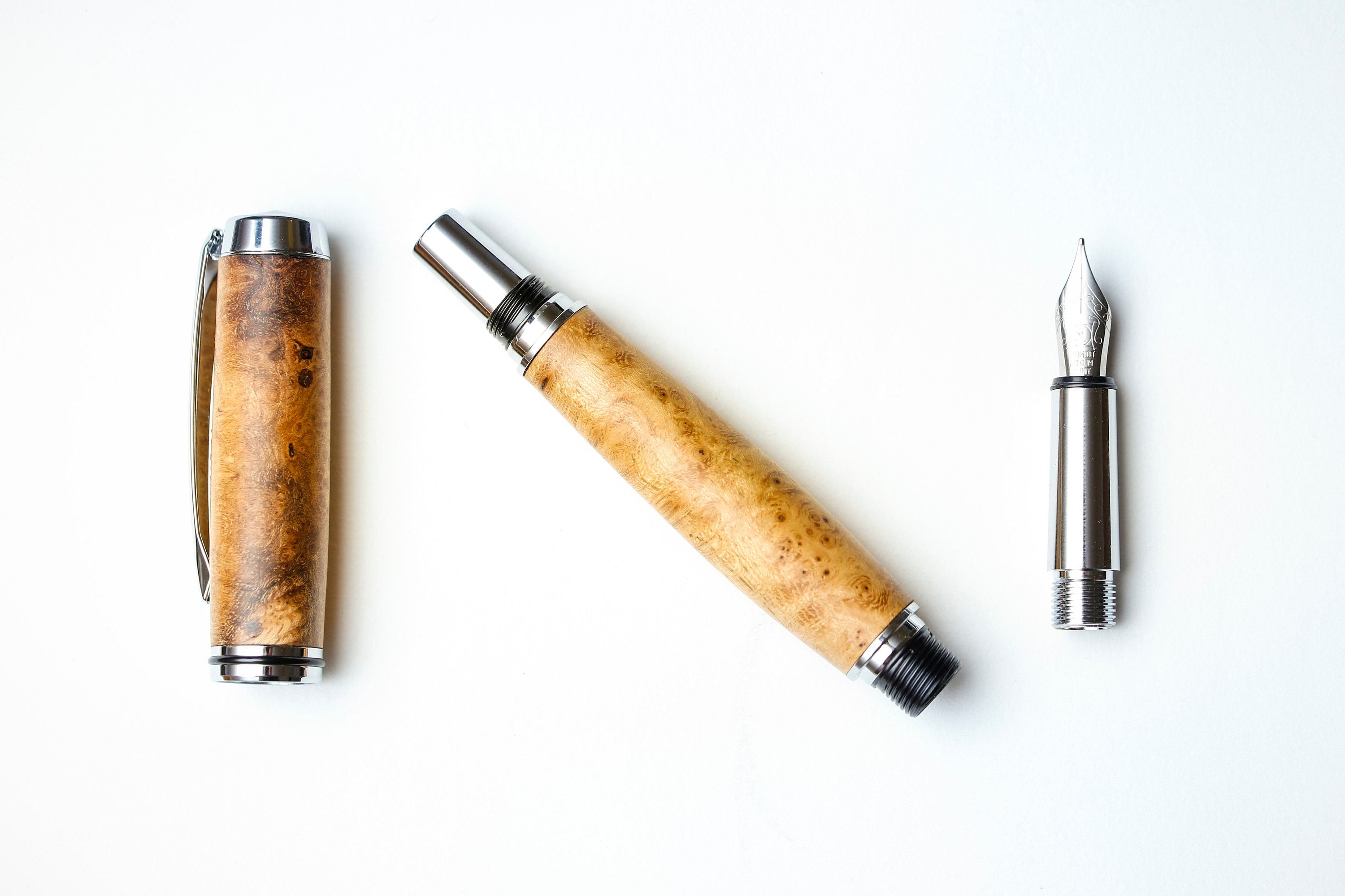 Handgefertigter Füllfederhalter aus Holz