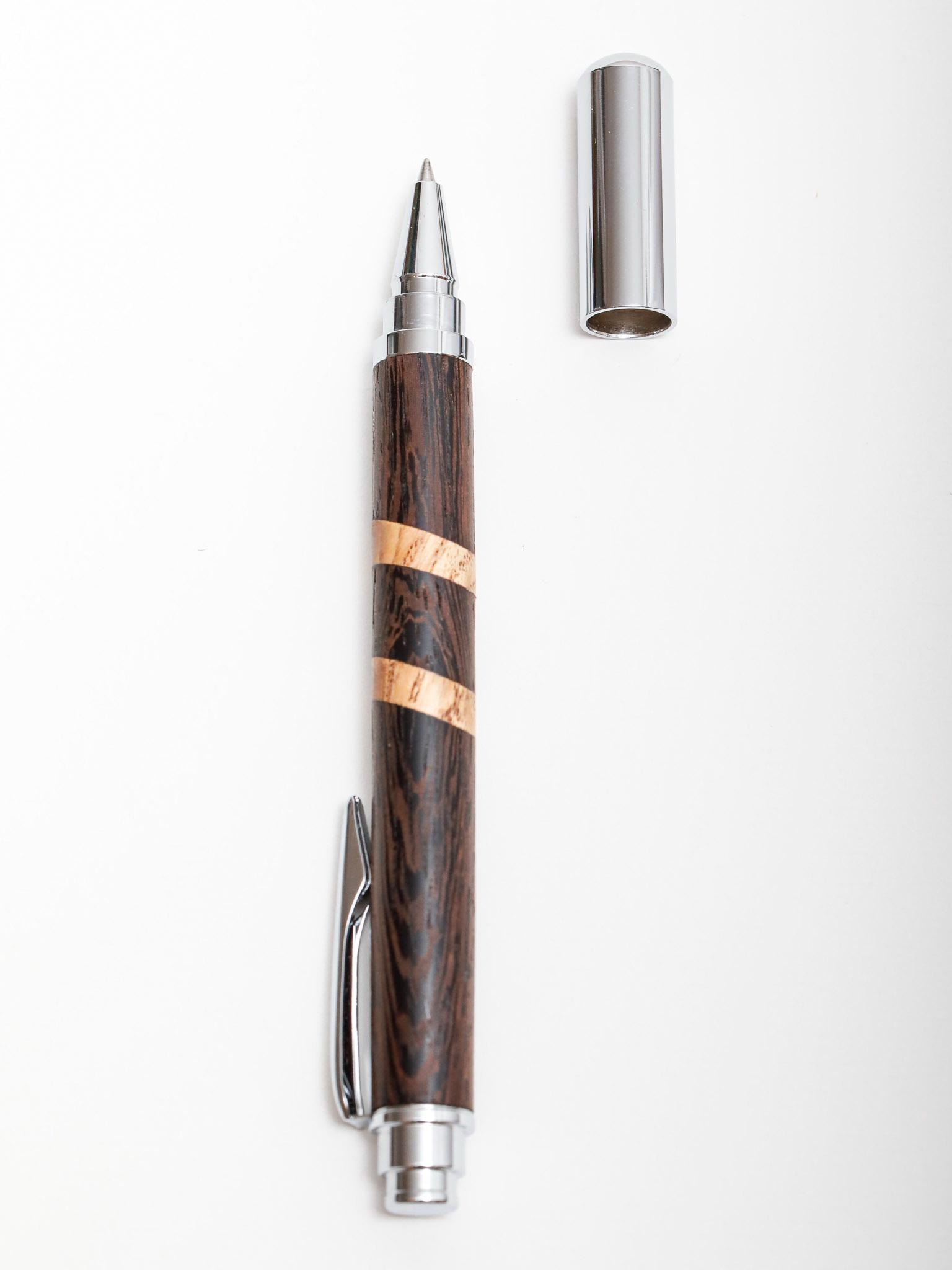 Handgefertigter Rollerball aus Holz