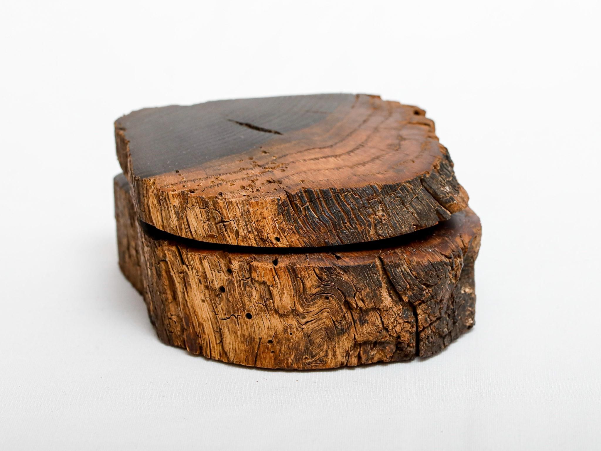 Gedrechselte Holzdose aus geräuchter Eiche