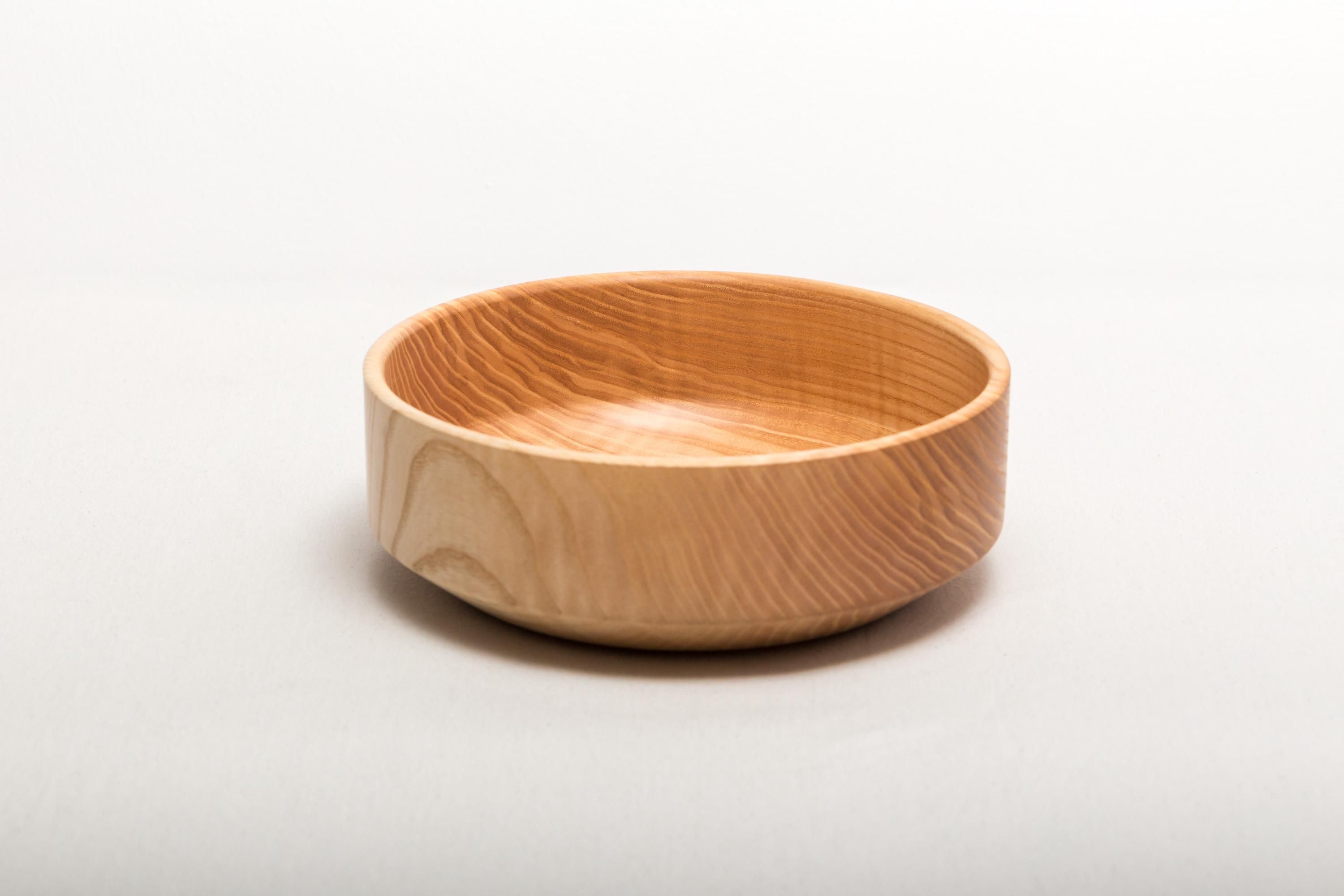 Gedrechselte Holzschale aus geriegelter Esche