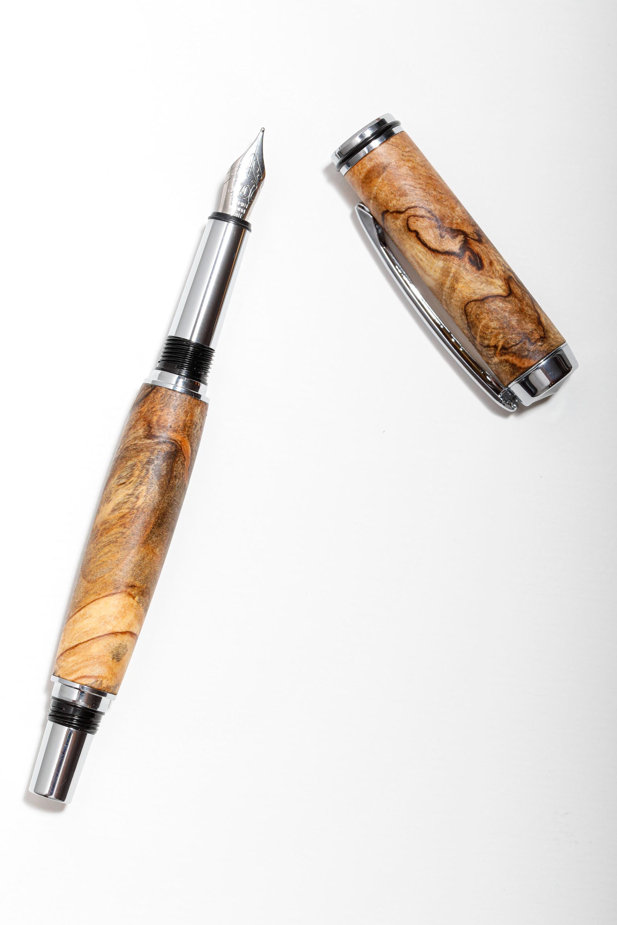 Handgefertigter Füllfederhalter aus Holz