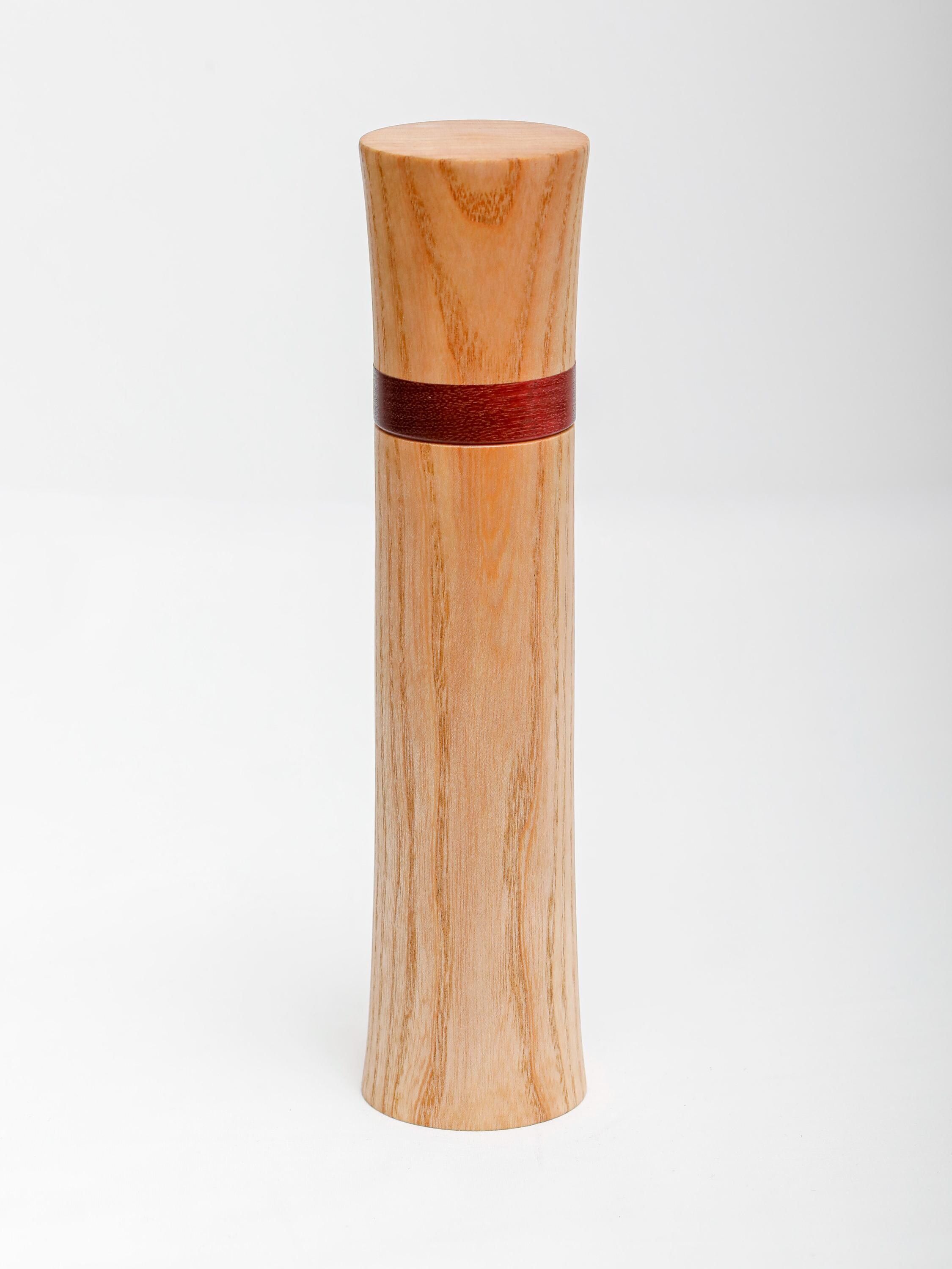 Handgedrechselte Pfeffer- und Salzmühle aus Esche