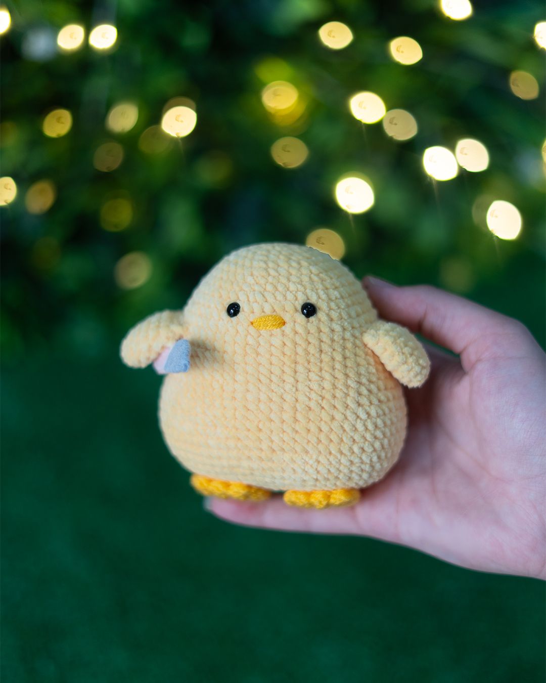 Chick with Knife - Funny Chicken crochet pattern - Amigrumi Doll PDF