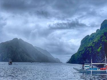 Lush landscape at sea