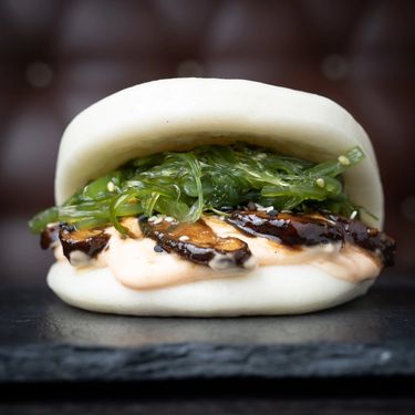Shiitake bao bun with seaweed