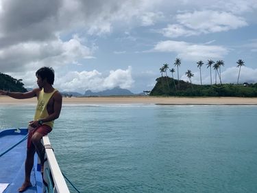 Crew leader from TAO Philippines explaining where the boat is heading to next