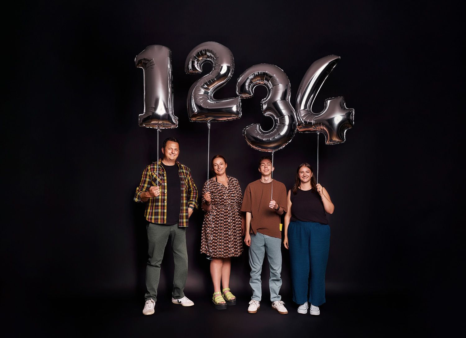 Das gesamte Team begrüßt Julia – 4 gewinnt!