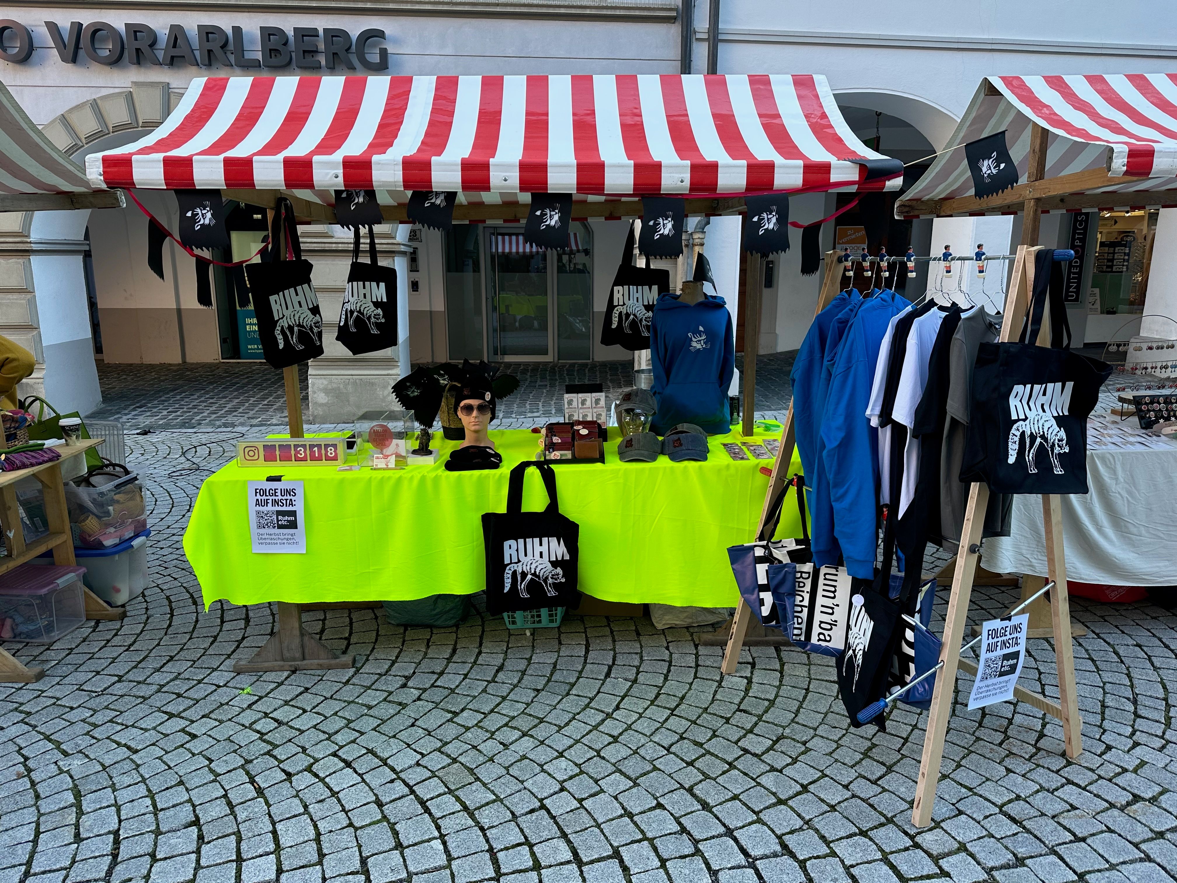 Der Stand ist aufgebaut. Rufus ist bereit!