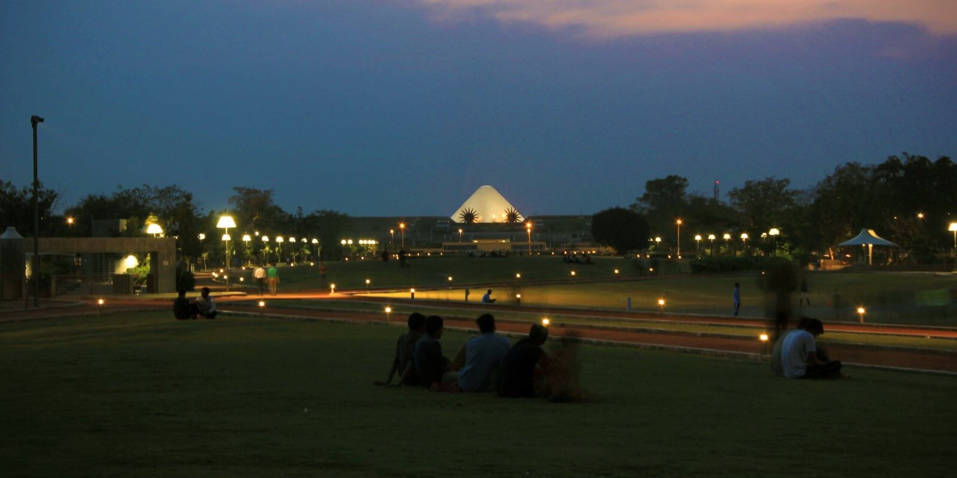 Lighting of Swarnim Park. Visual Connections and a Warm Ambiance in Gandhinagar, India