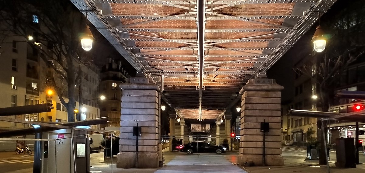 The Tube — Fil d’Ariane lumineux