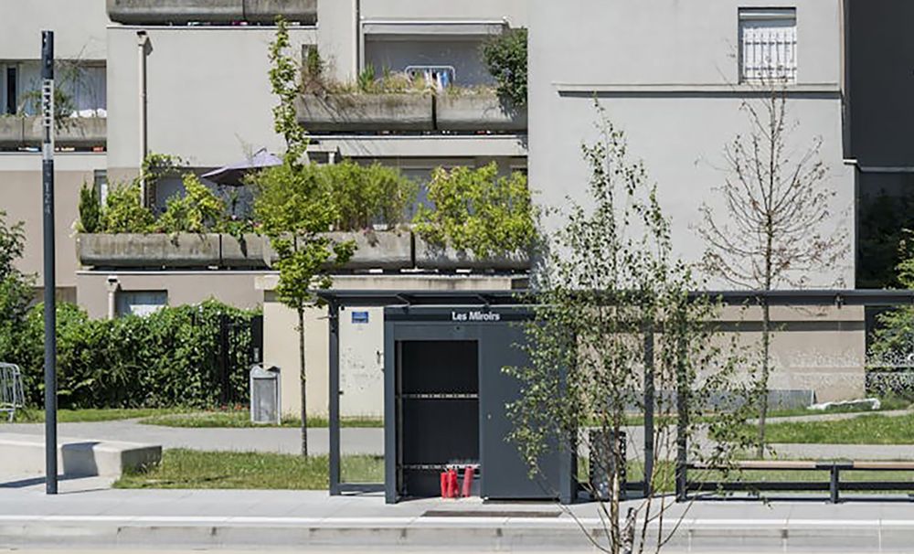 Lumière repère, signal et poésie urbaine