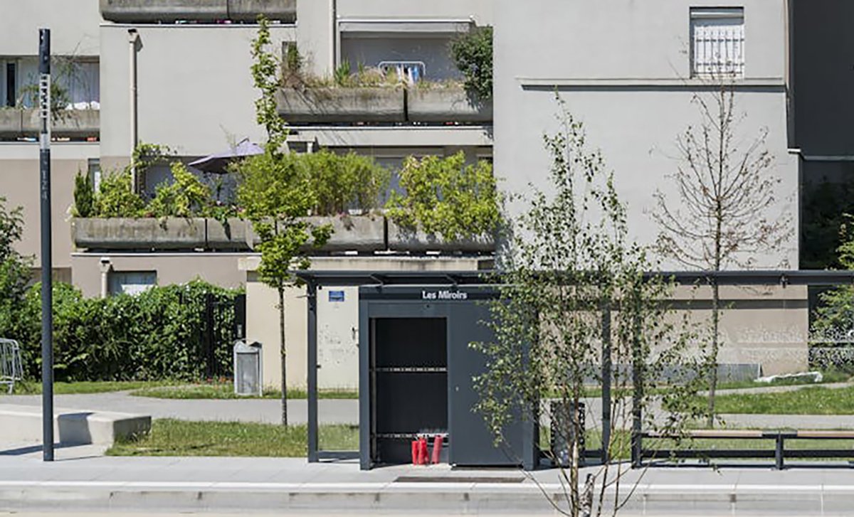 Lumière repère, signal et poésie urbaine