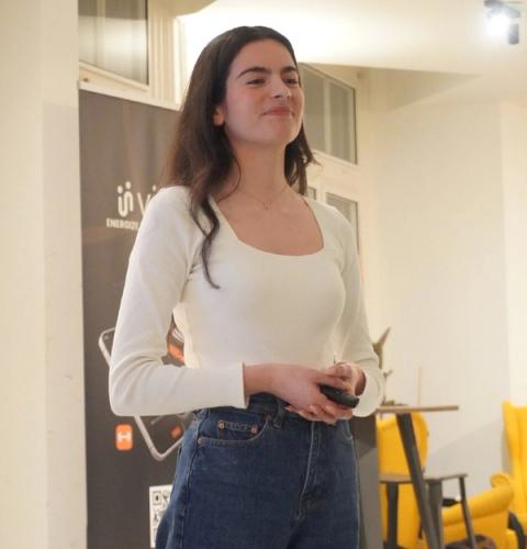 Hi