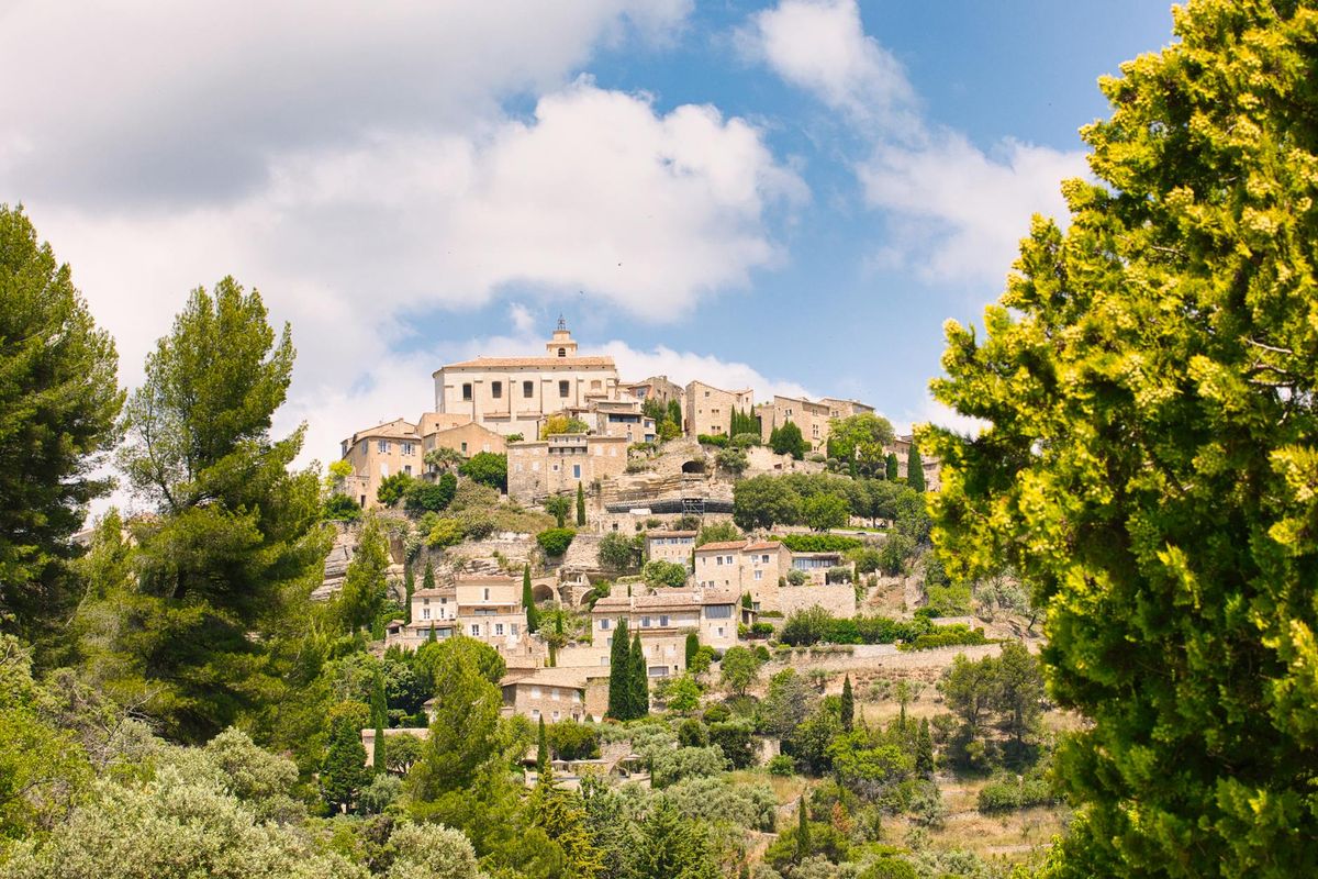 Explore the stunning medieval architecture and scenic landscapes of Gordes.