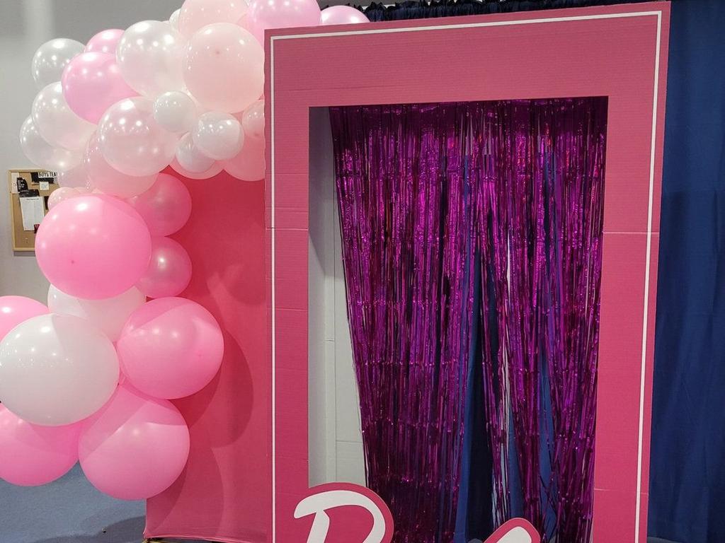 Balloon arch and party photo booth at Go For It USA