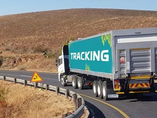 How SaaS platforms reduce WISMO tickets with proactive shipment tracking API