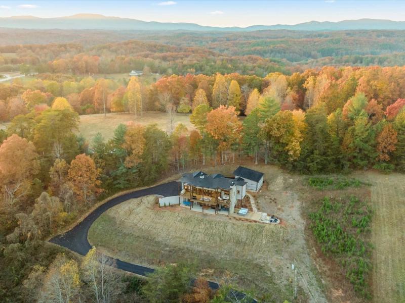 Aerial view of vacation rental in Blue Ridge, Georgia