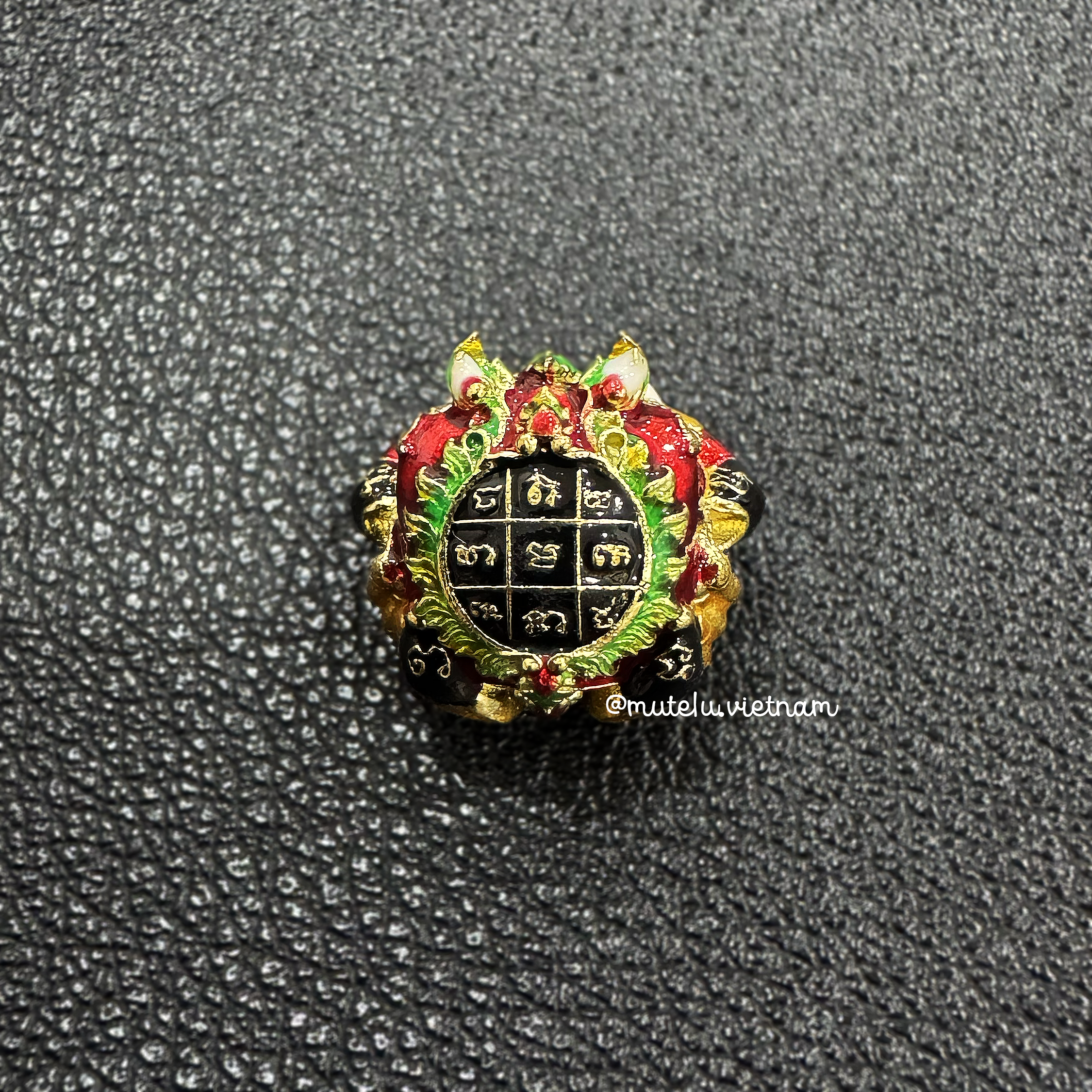 Cua kẹp tài lộc - Luang Pu Nim