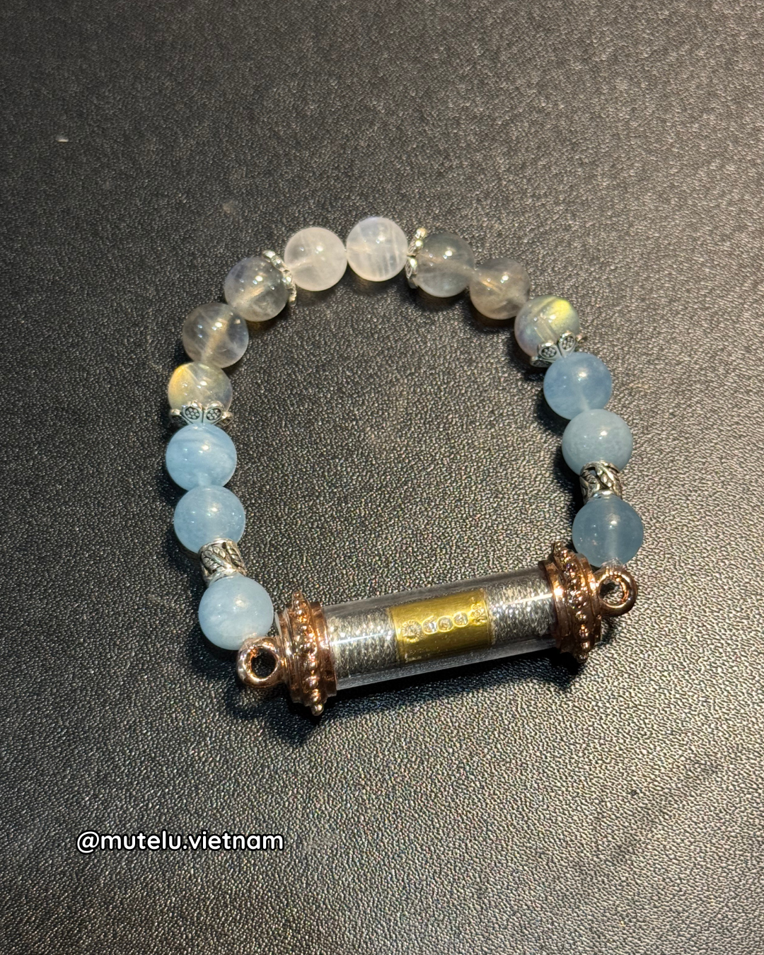 Takrut Sarika Roi-Rak Roi-Chu (Trăm yêu trăm say)