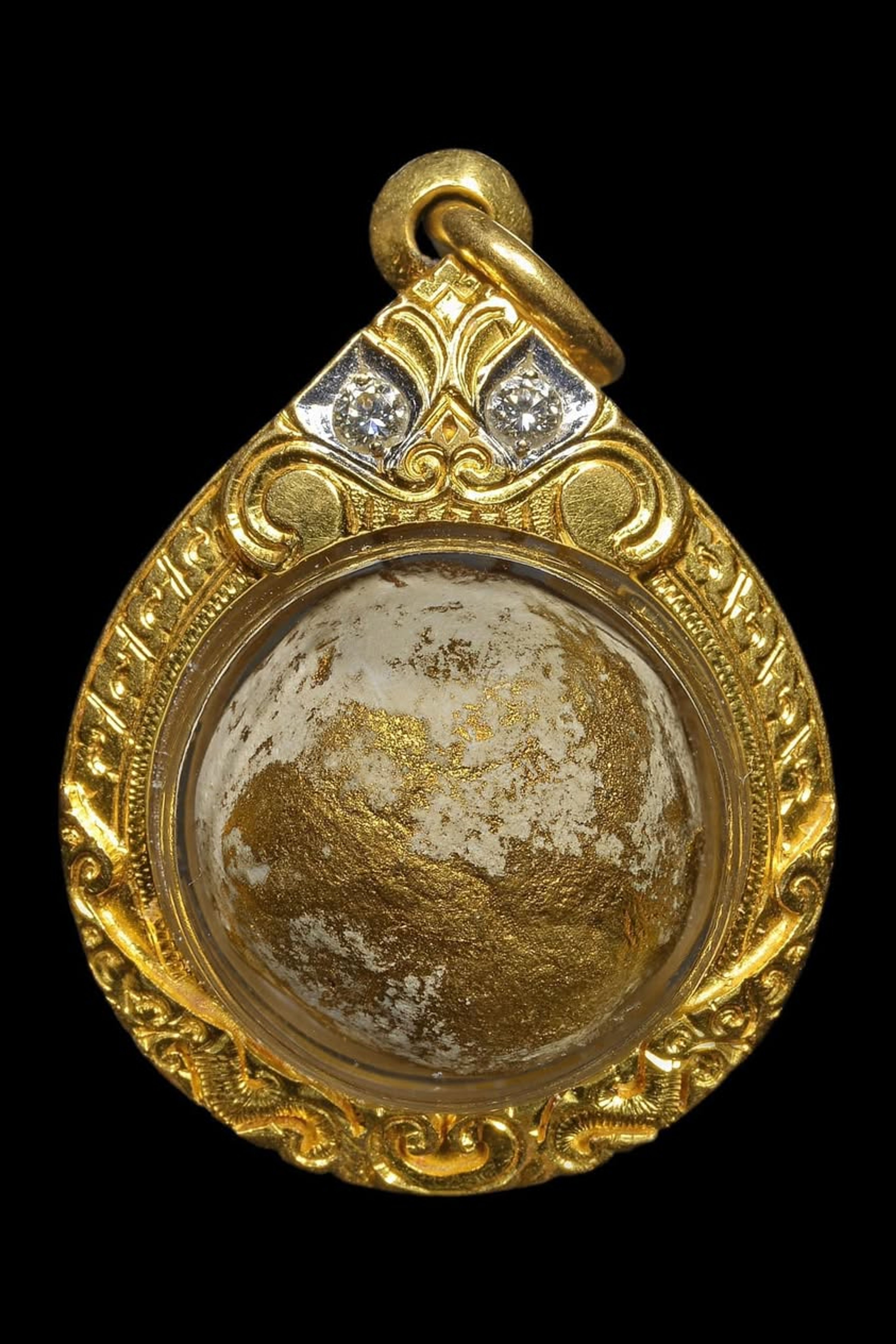 Luk Om Bột Phong Phrai Kuman của Luang Pu Tim – Wat Lahan Rai, Rayong