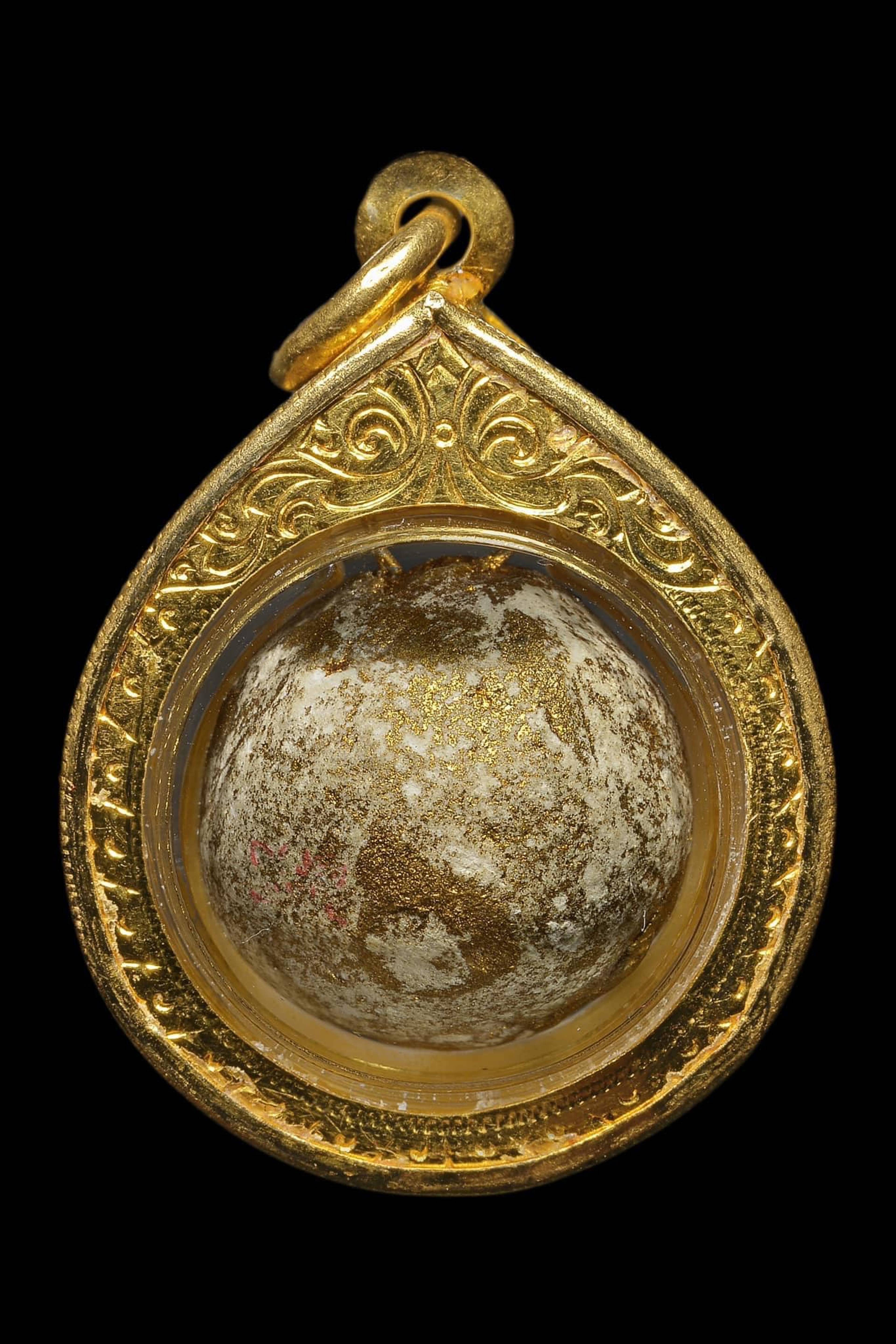 Luk Om Bột Phong Phrai Kuman của Luang Pu Tim – Wat Lahan Rai, Rayong — 2