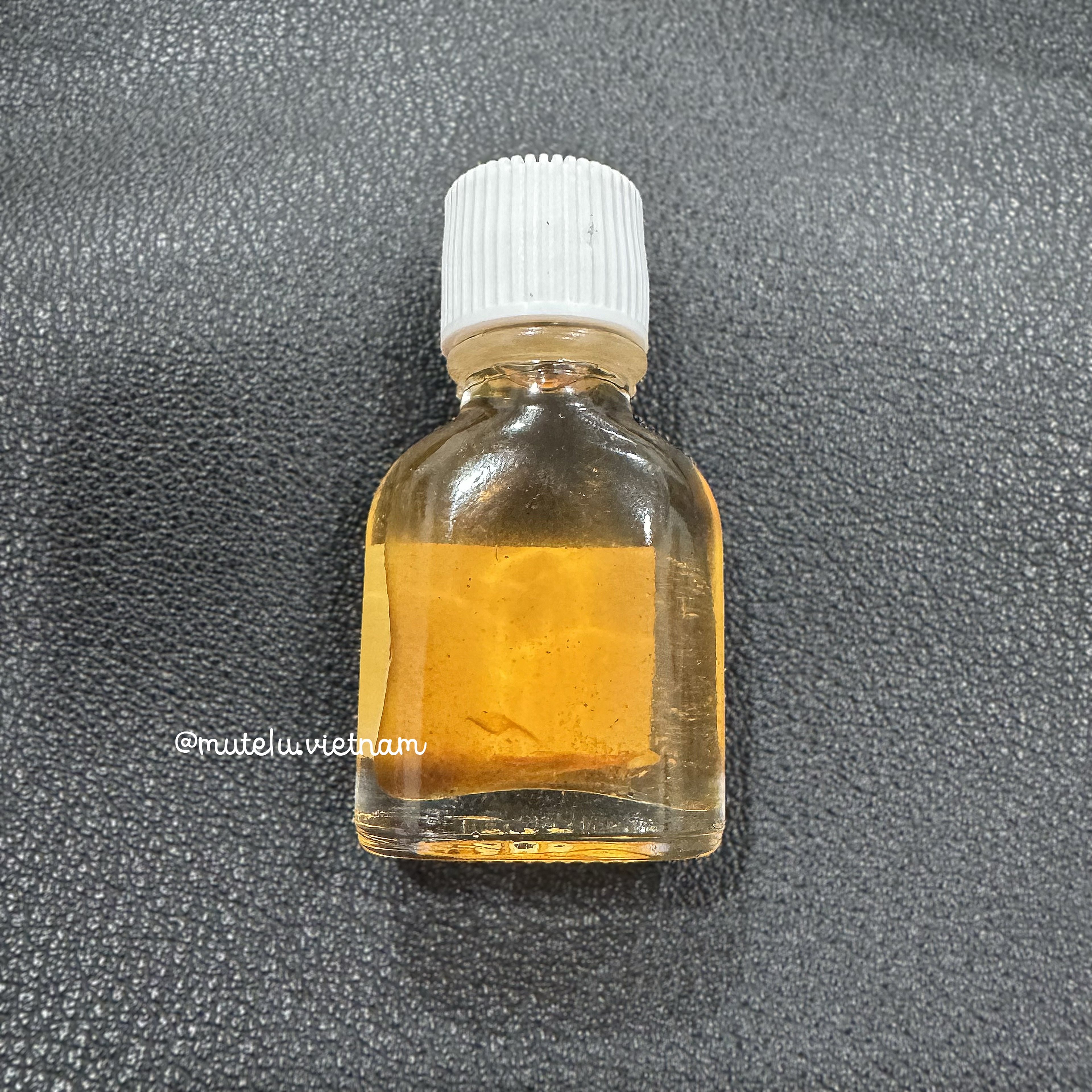 Dầu Yaa Manohariphan Kumkam của Kruba Khamfan (Chùa Kor Chok) — 2