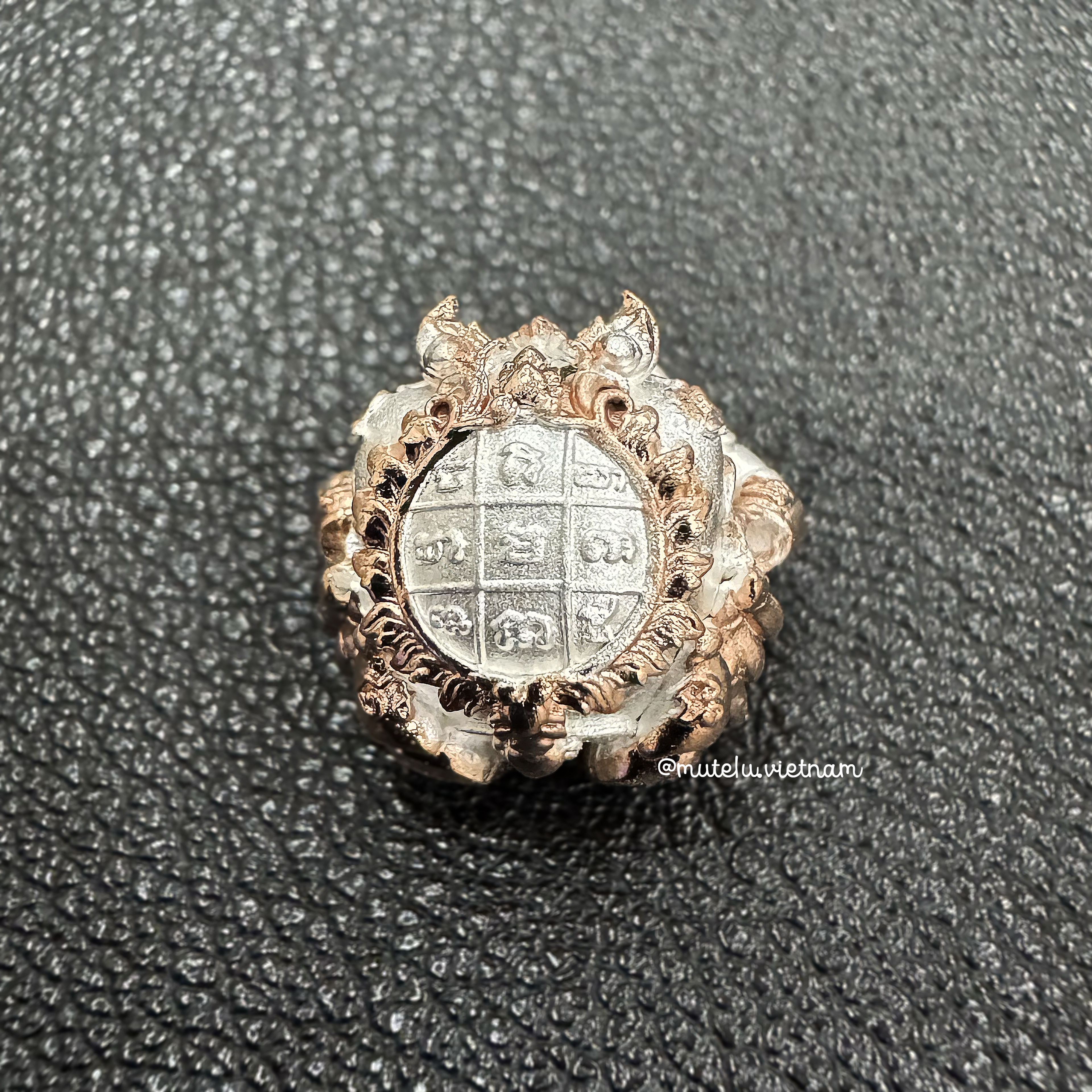 Cua kẹp tài lộc - Luang Pu Nim — 4