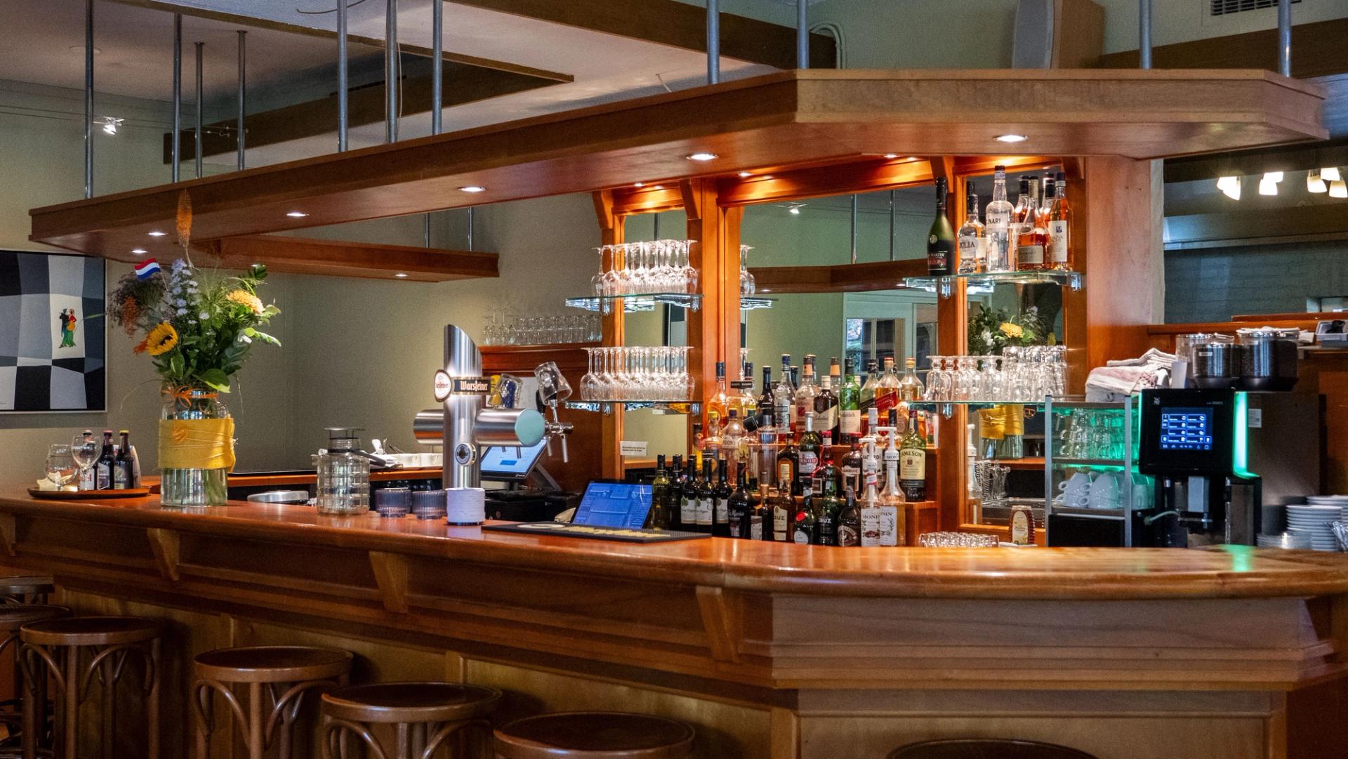Bar met kruken bij Restaurant De Landmarke