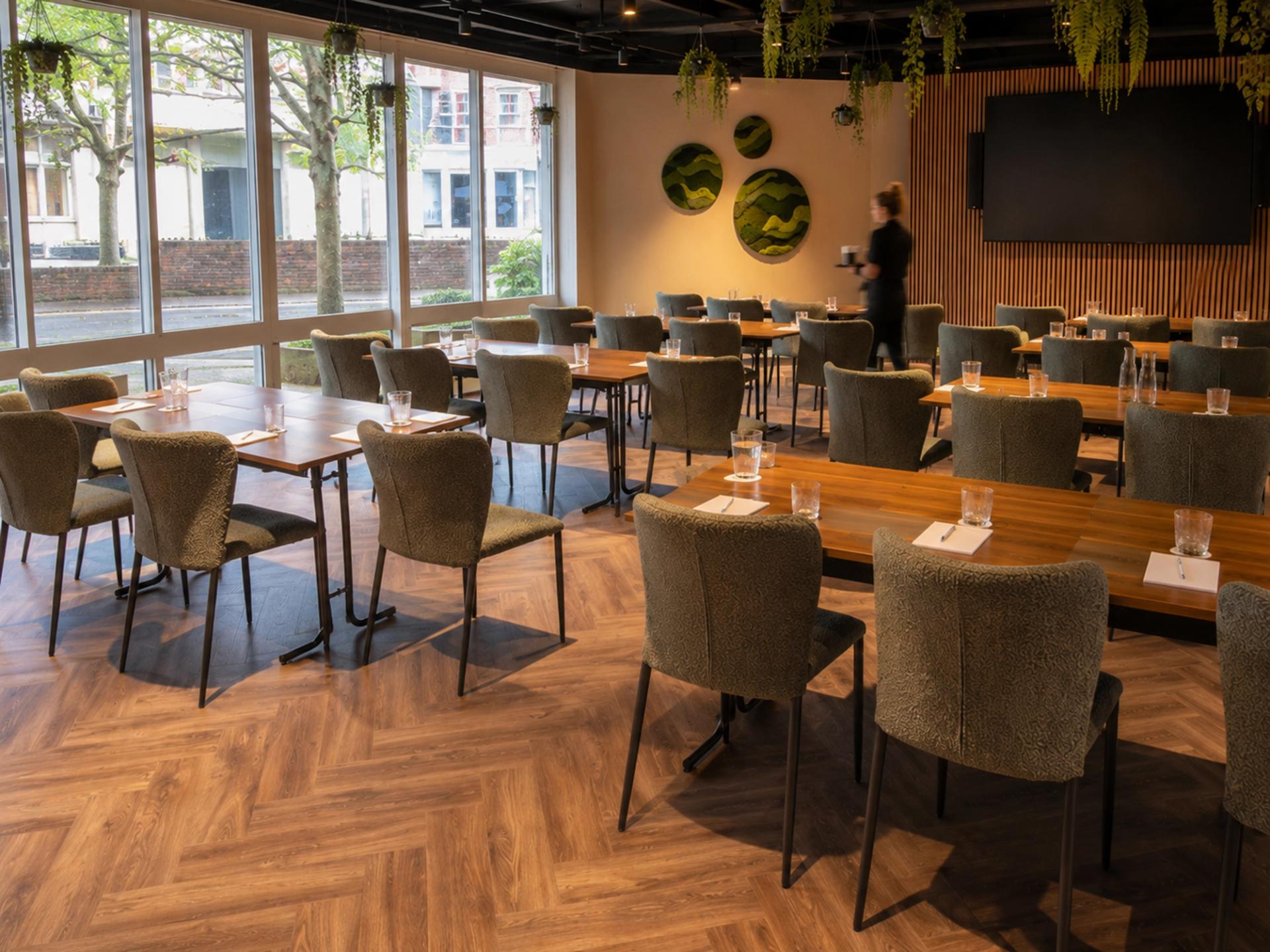 Lichte greenhouse-zaal voor vergaderingen en events in Hotel de Zon in Ommen
