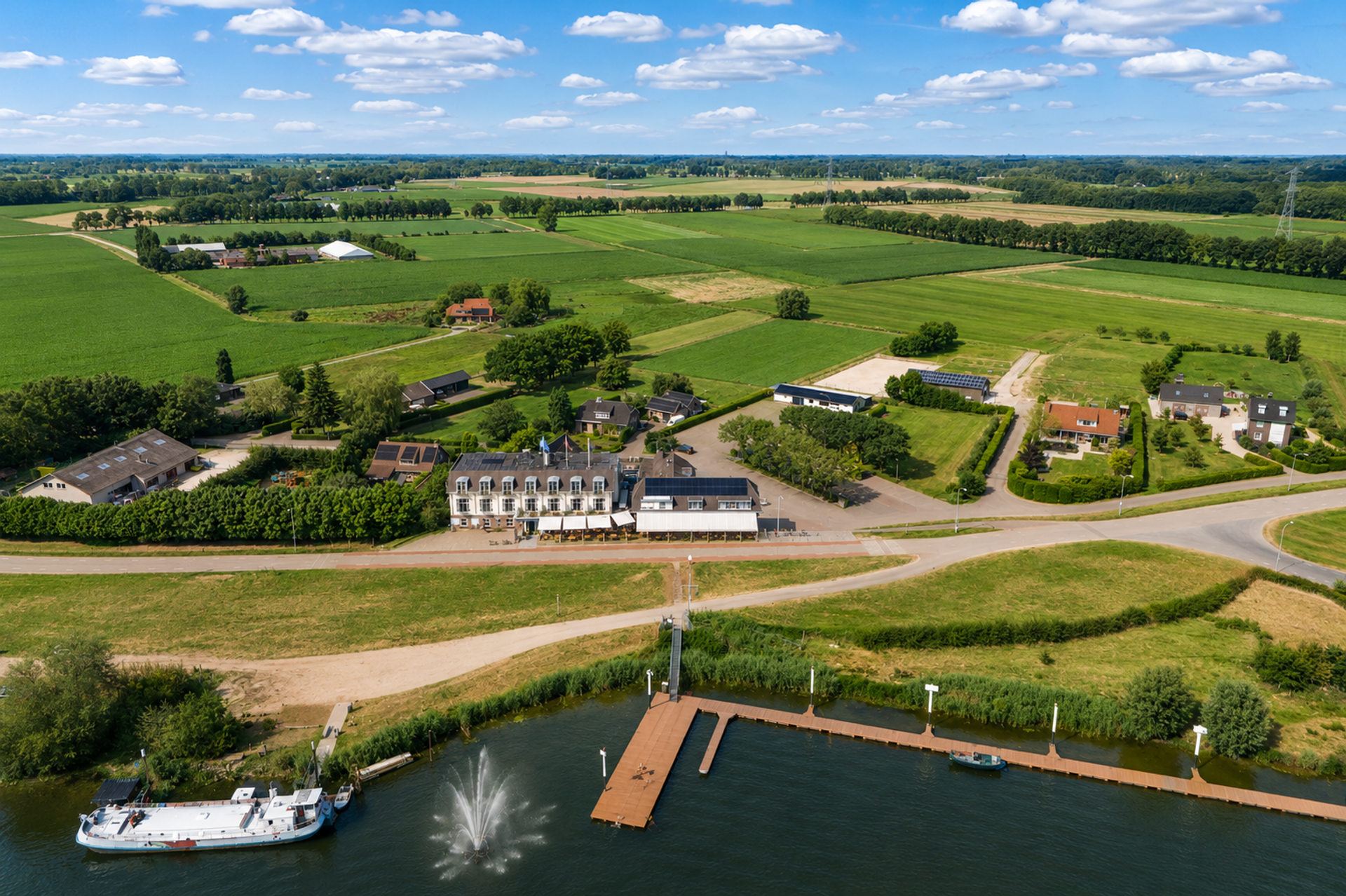 Hotel Hoogeerd aan het water in Land van Maas en Waal