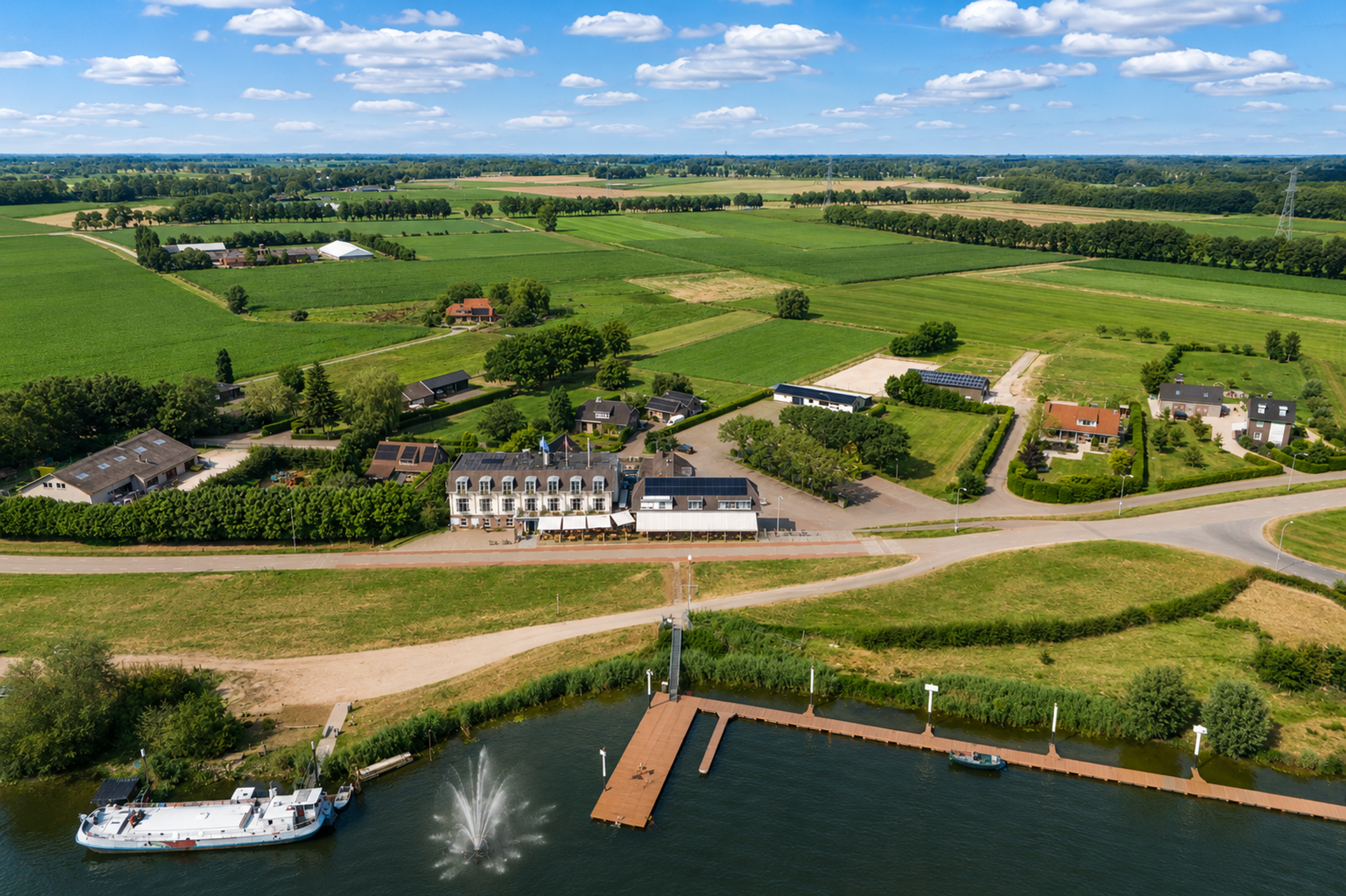 Hotel Hoogeerd aan het water in Land van Maas en Waal