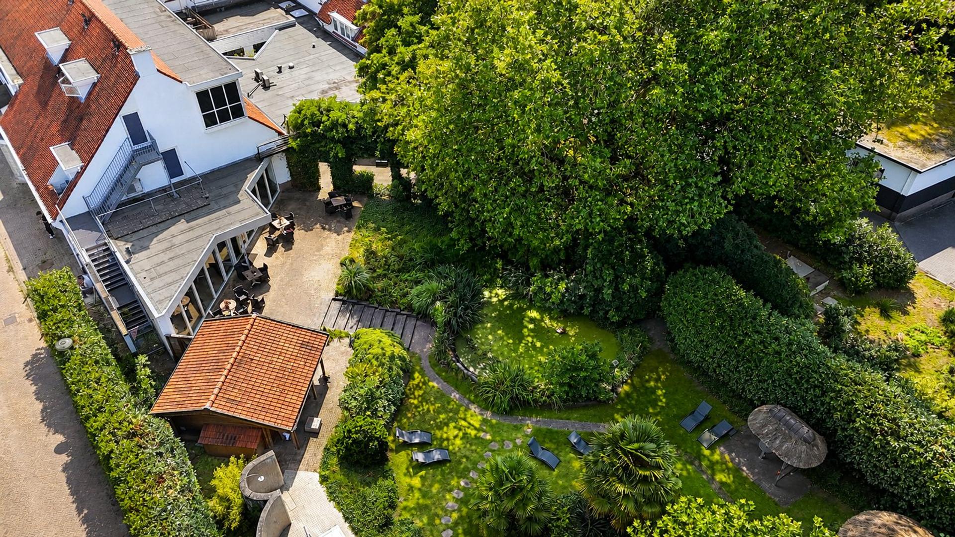 Verscholen in het groen — het saunalandschap van bovenaf