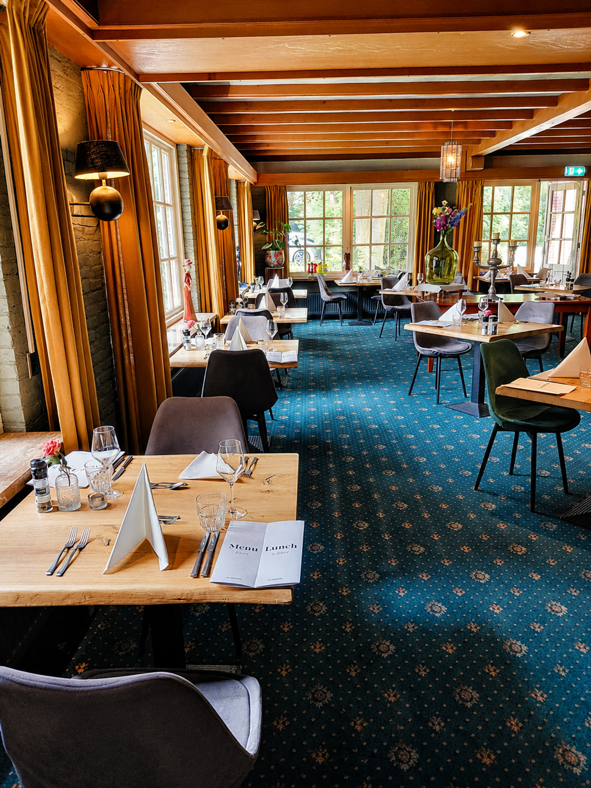 opgedekte restaurant De Landmarke avond sfeer