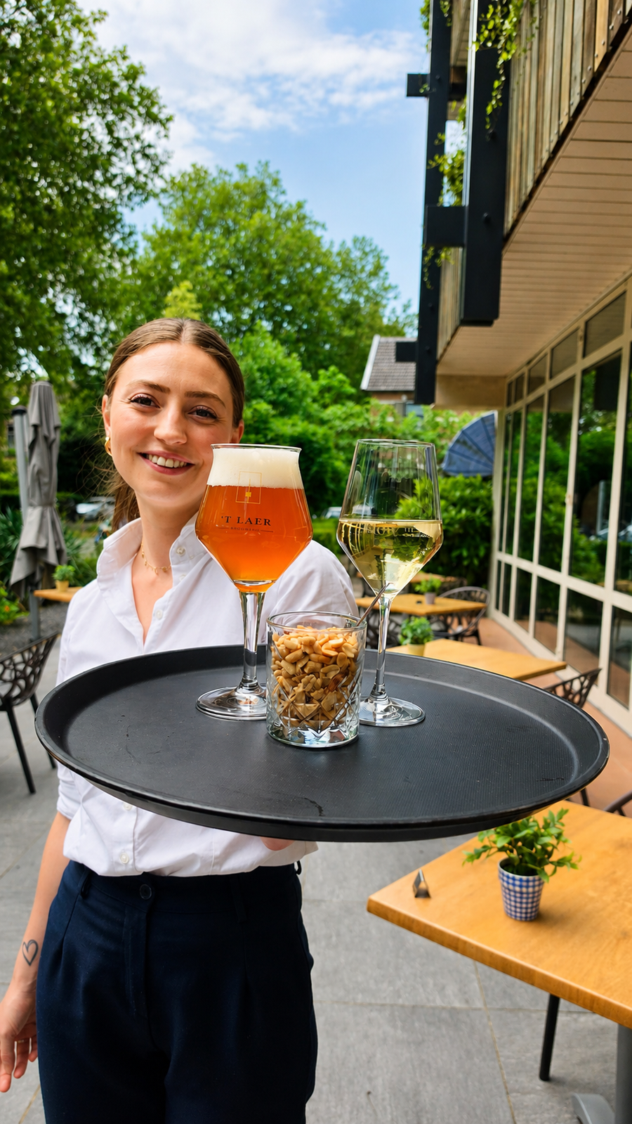 Mitarbeiter auf der Terrasse des Restaurant Aurora