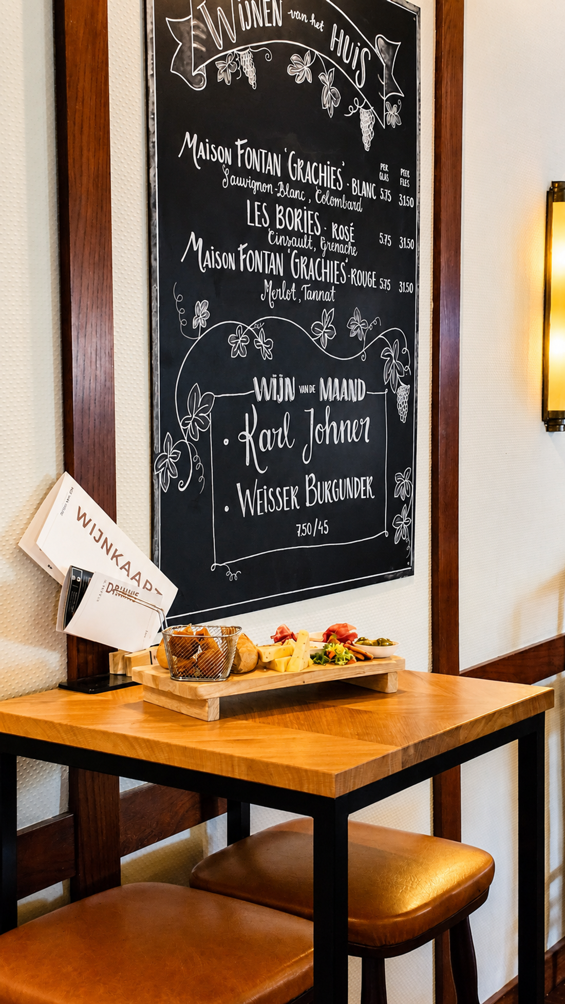 Snacks und Getränke an der Bar des Restaurant Aurora