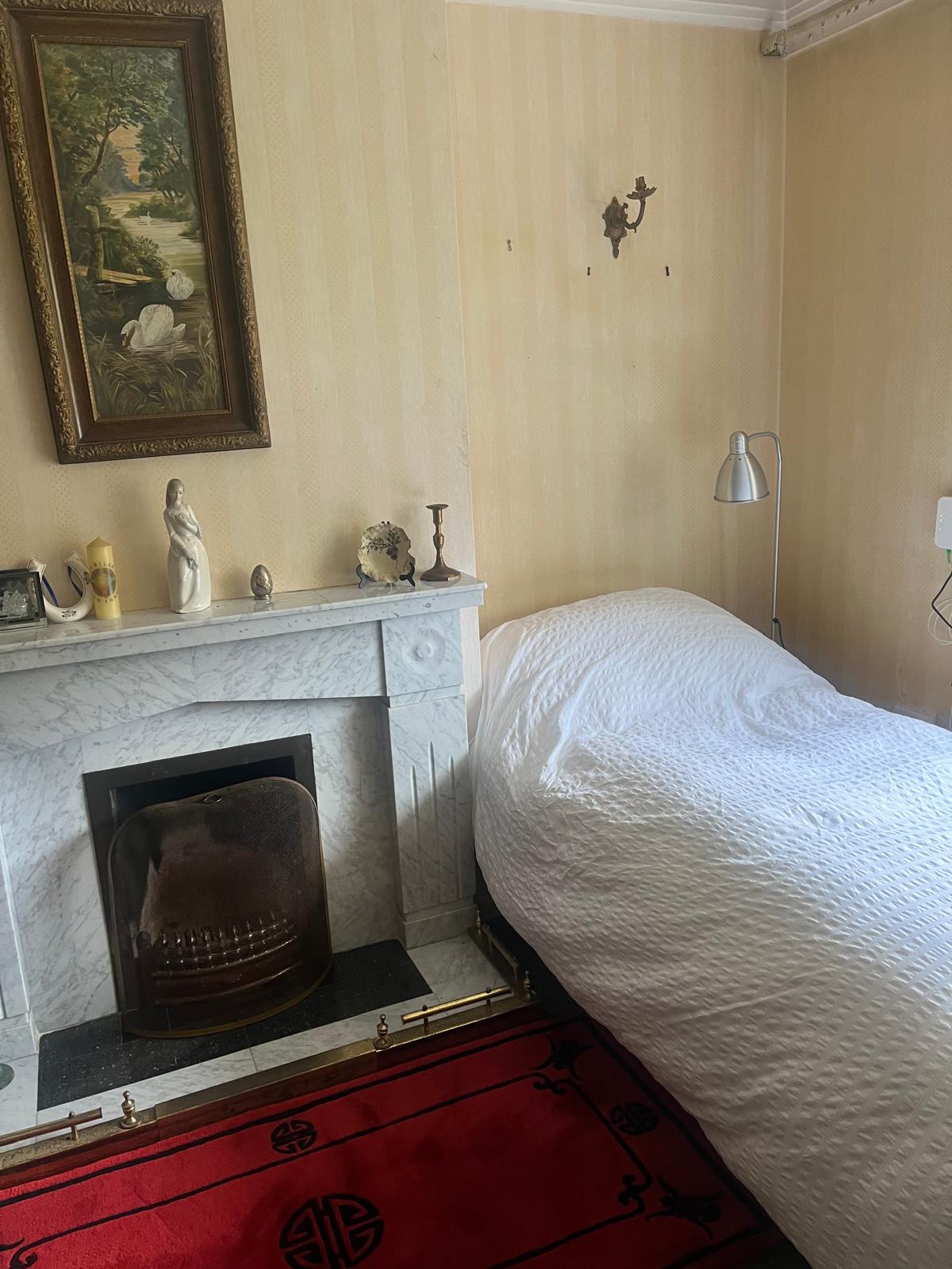 Help4Housing; Terenure, Dublin 12. Large single bedroom, shared bathroom €650 p/m