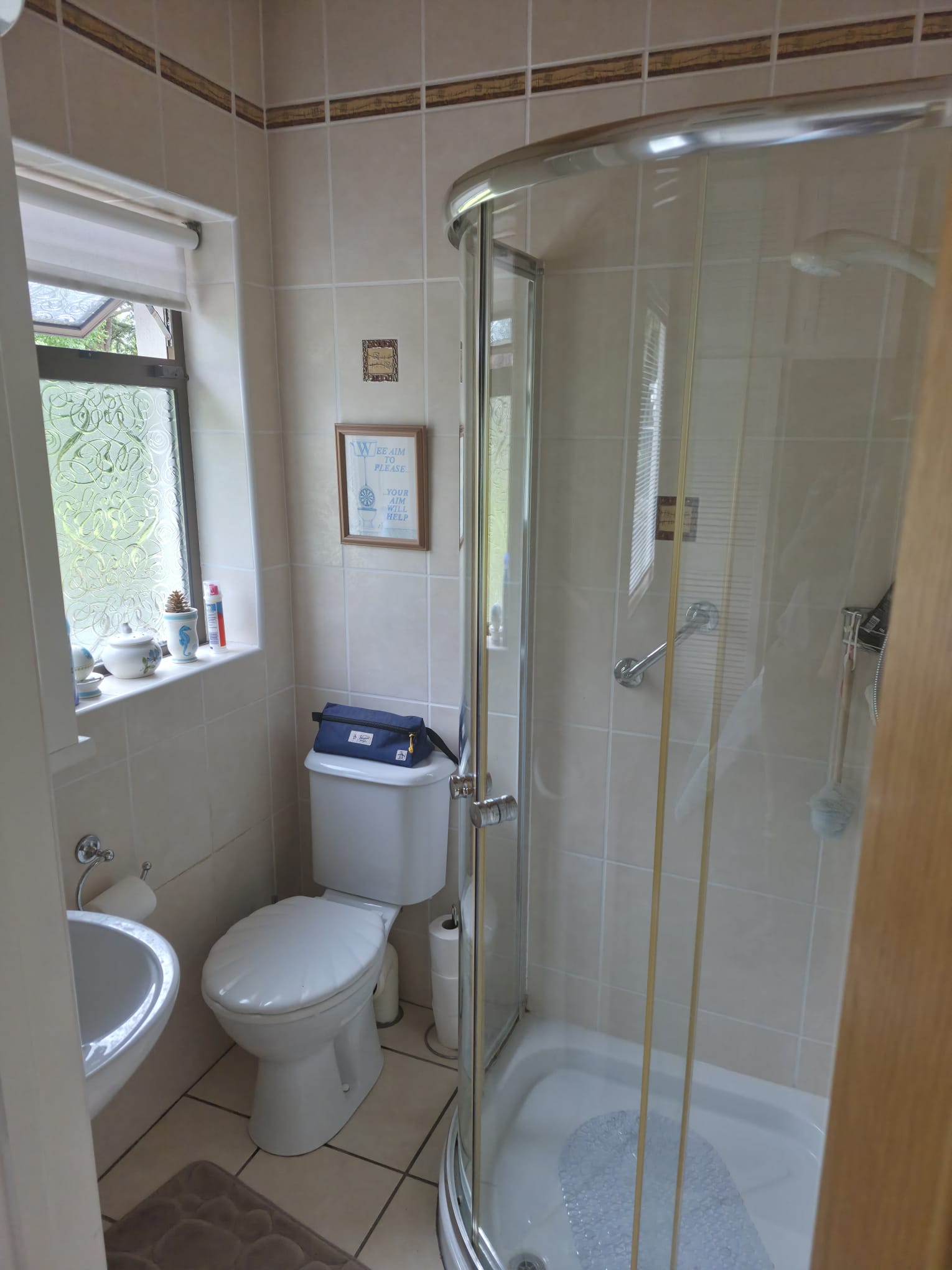 Athboy, Meath. Double bedroom, own bathroom. €300 p/m