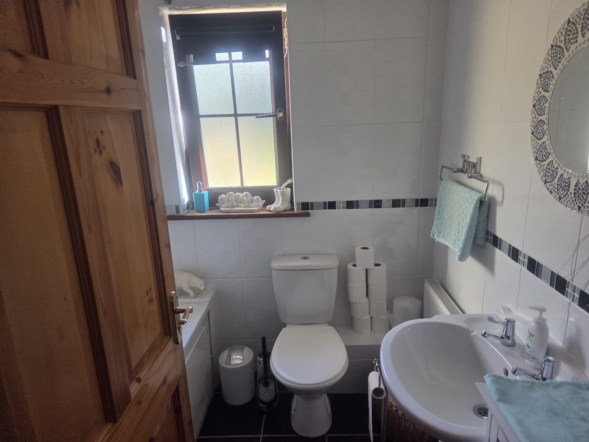 Whitechurch, Cork. Double bedroom, shared bathroom. €300 p/m