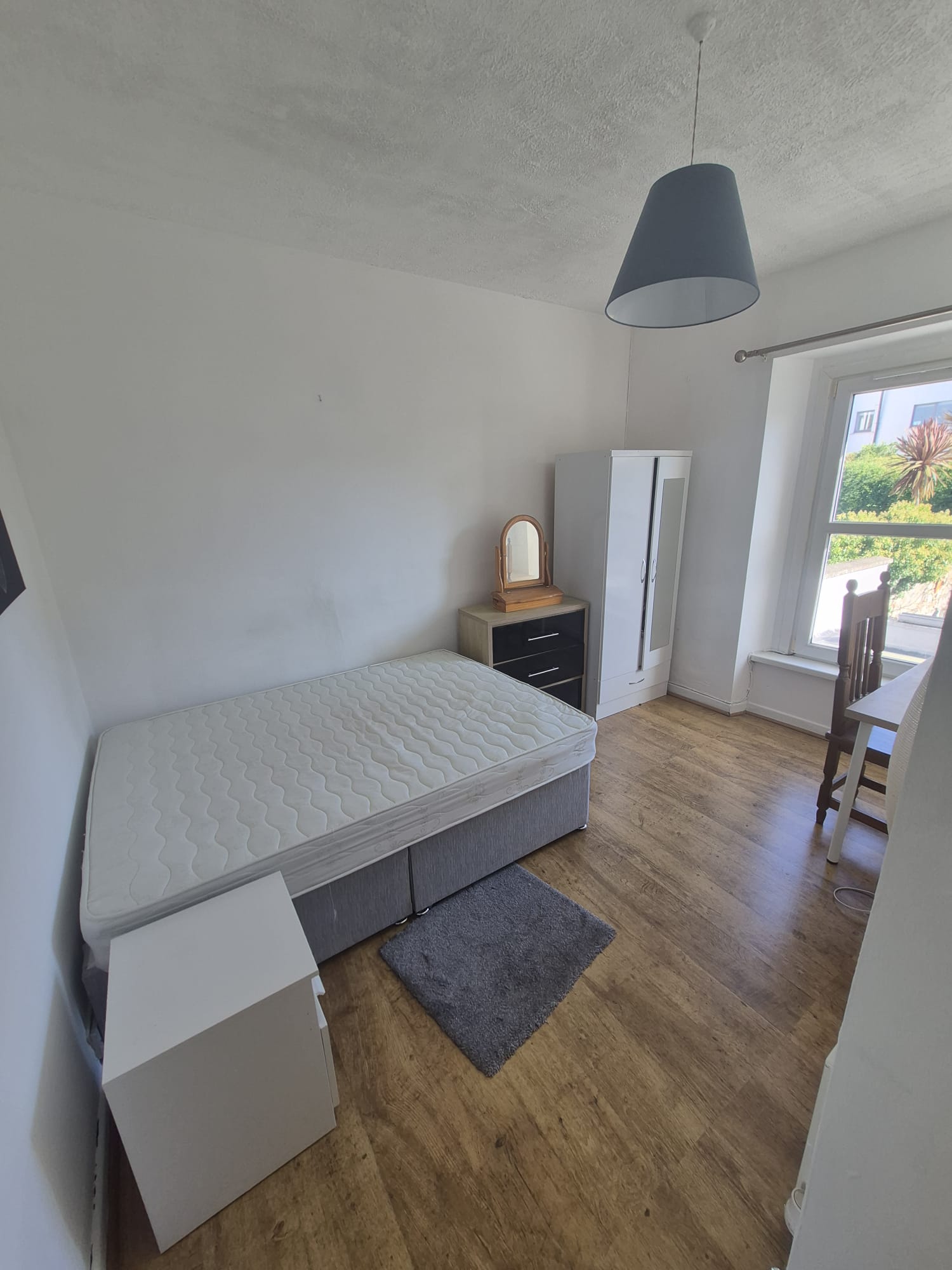 Dundrum, Dublin 14. Double bedroom, shared bathroom €685 p/m