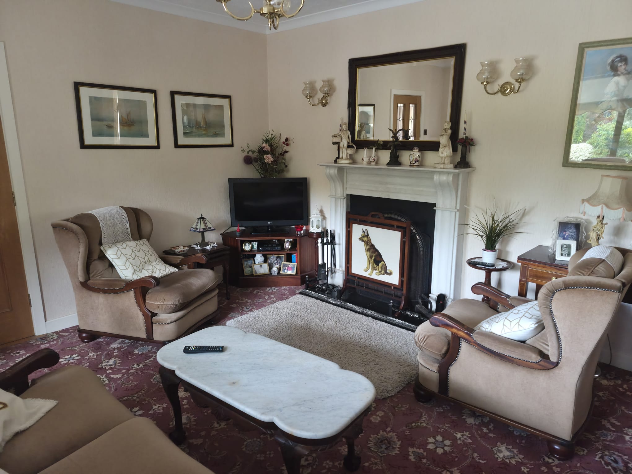 Athboy, Meath. Double bedroom, own bathroom. €300 p/m