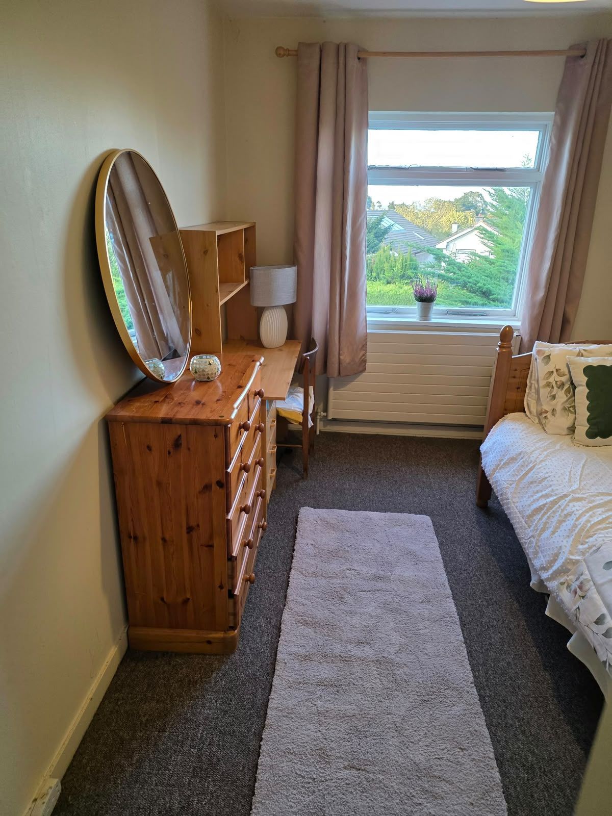 Foxrock/Cornelscourt. Single bedroom, shared bathroom. €394 p/m