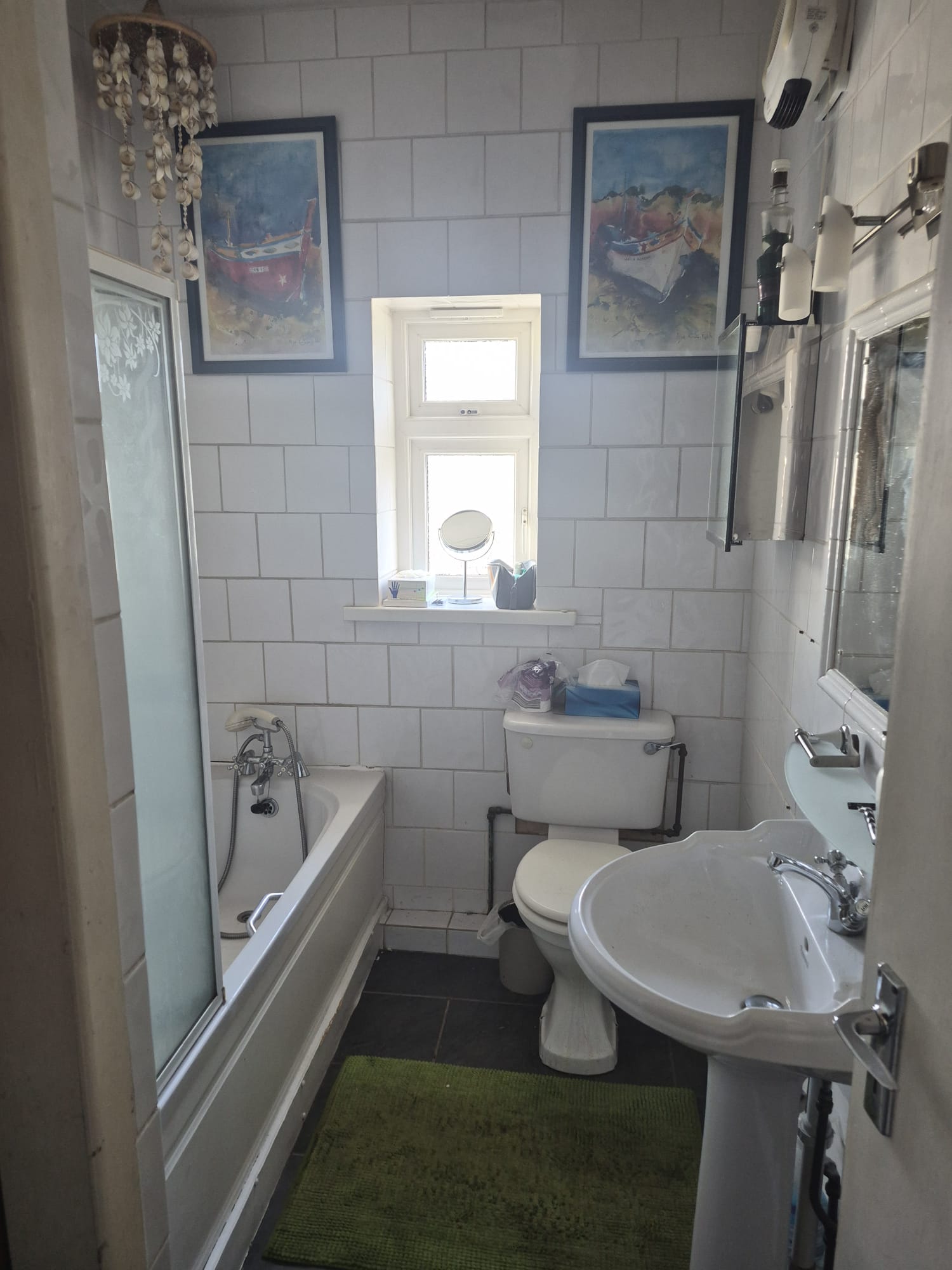 Dundrum, Dublin 14. Double bedroom, shared bathroom €685 p/m