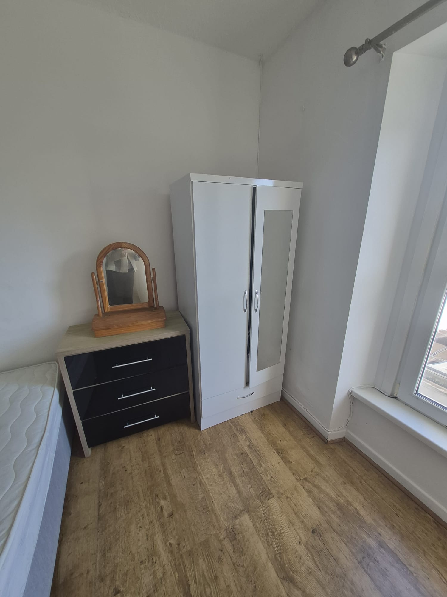Dundrum, Dublin 14. Double bedroom, shared bathroom €685 p/m