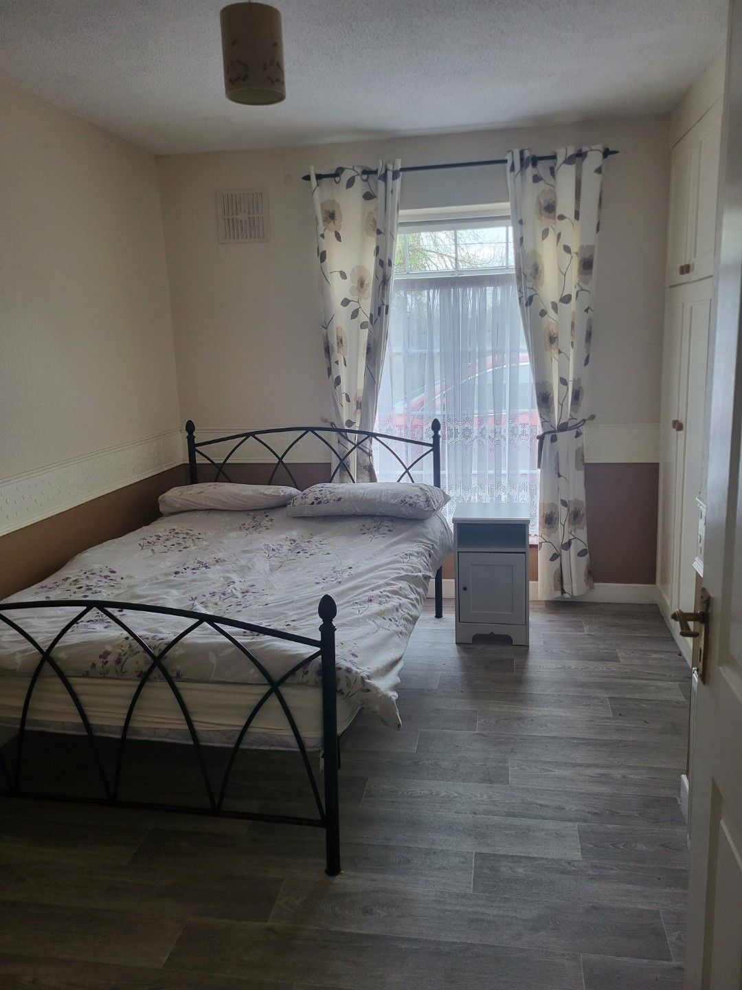 Summerhill, Meath. Double bedroom, shared bathroom. €300 p/m