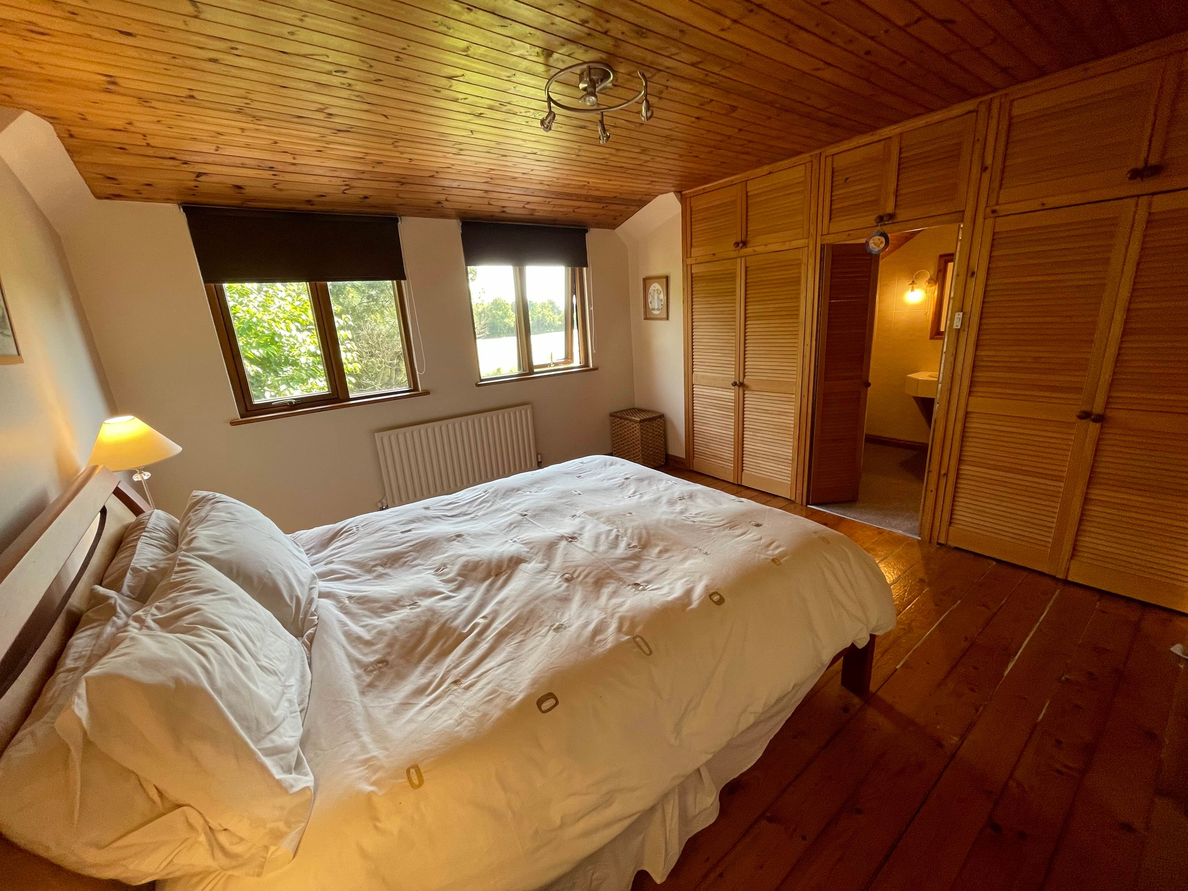 Athy, Kildare. Large double bedroom ensuite. €300 p/m