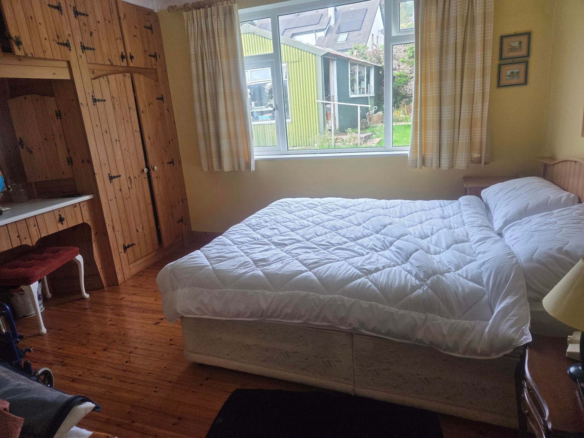 Glounthaune, Cork. Double bedroom, shared bathroom. €350 p/m